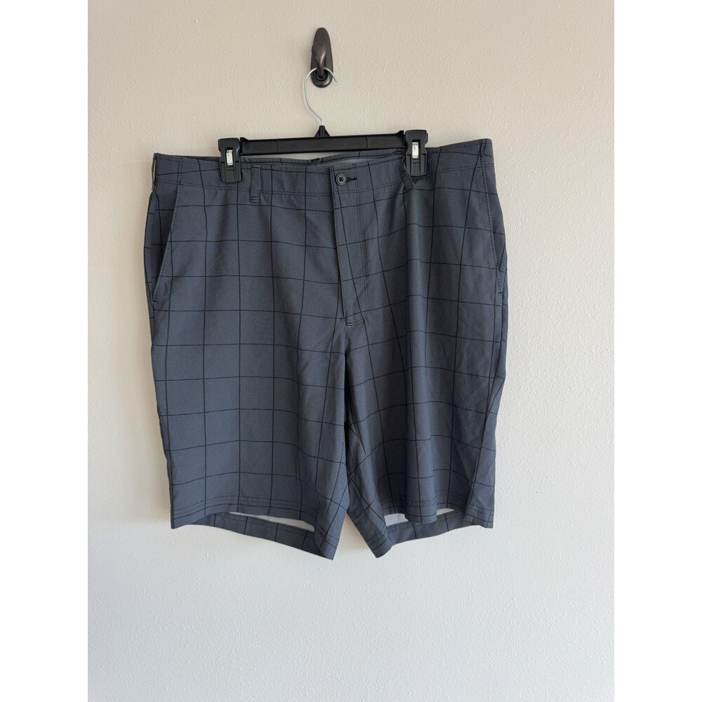 PGA TOUR Men's Athletic Golf Shorts Gray Check Size 40 Polyester Elastane